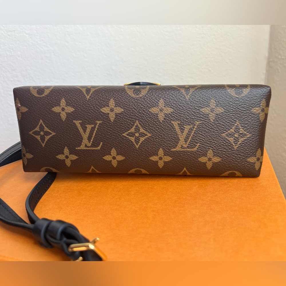 100% Authentic Louis Vuitton Locky BB Purse - Picture 7 of 12